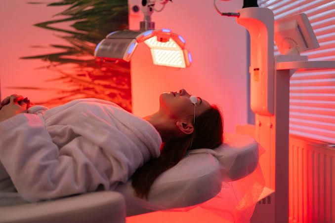 Unlock Faster Healing with Red Light Therapy for Recovery